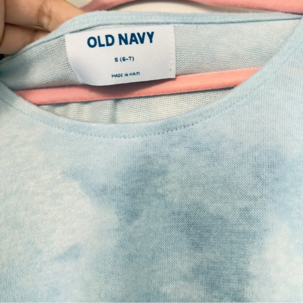 NWT Old Navy Girl’s Light Blue Cloudy Sweatshirt Small